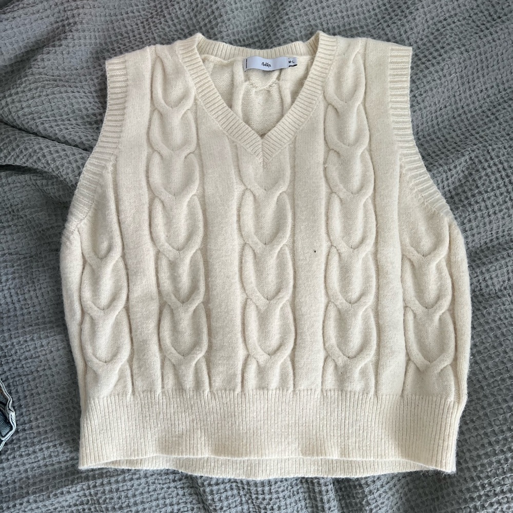 Sweater vest
